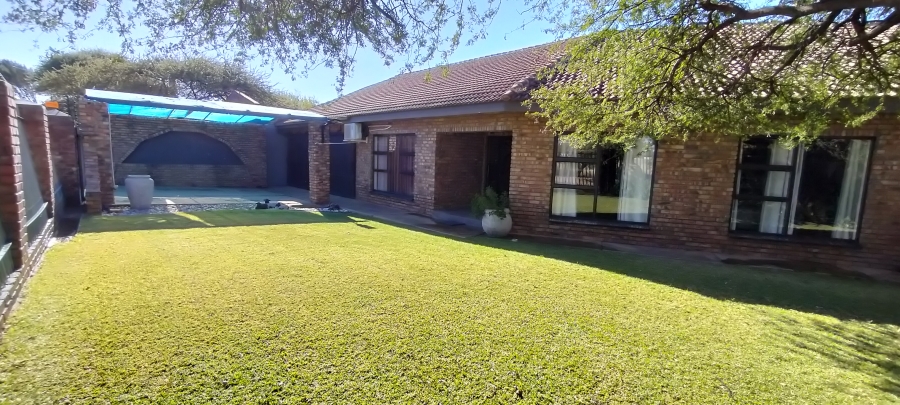 4 Bedroom Property for Sale in Jan Kempdorp Northern Cape